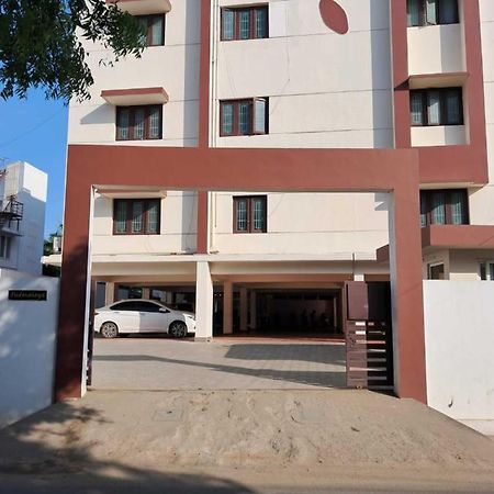Mayfair Service Apartments Коимбаторе Екстериор снимка