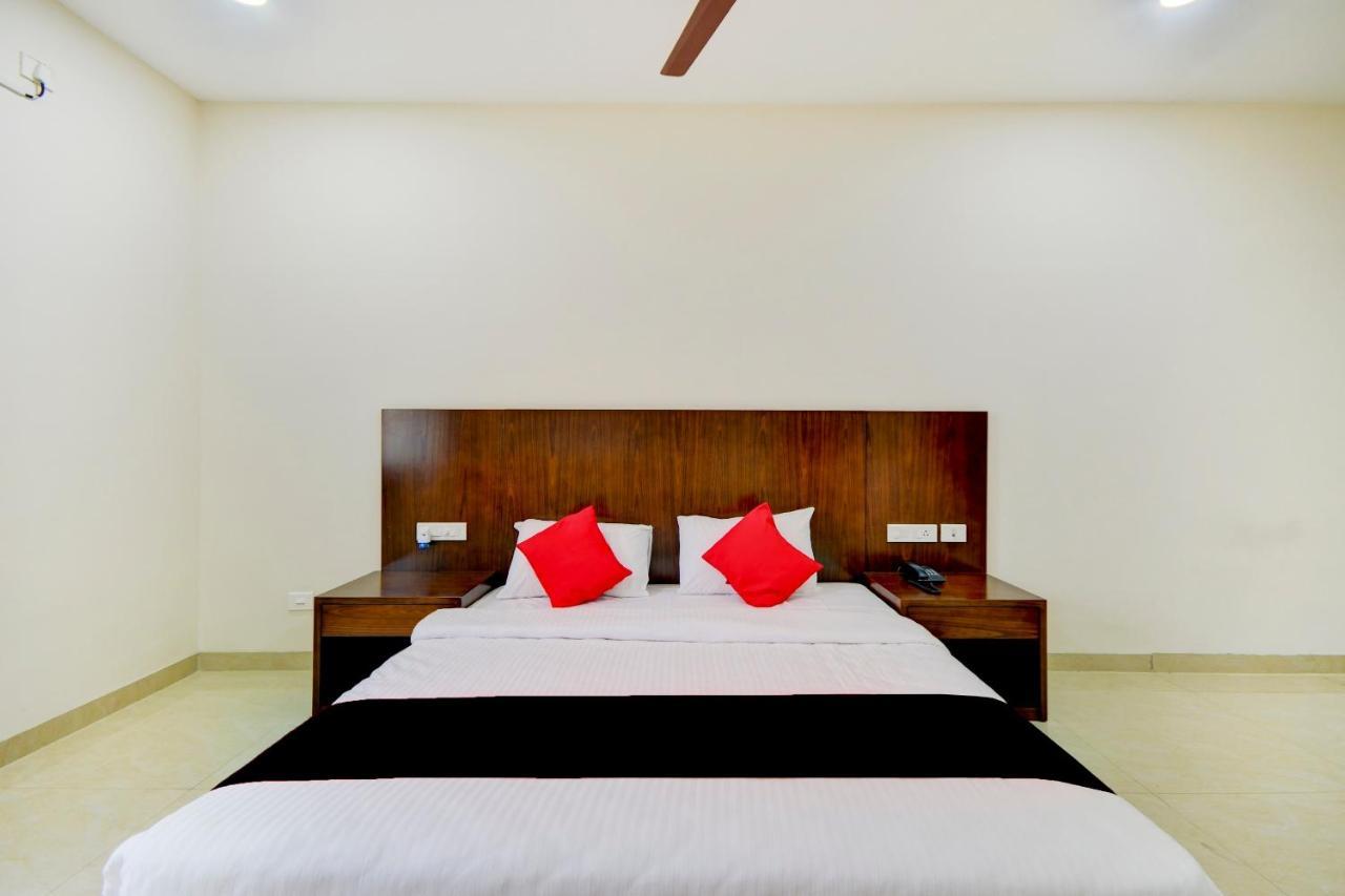 Mayfair Service Apartments Коимбаторе Екстериор снимка