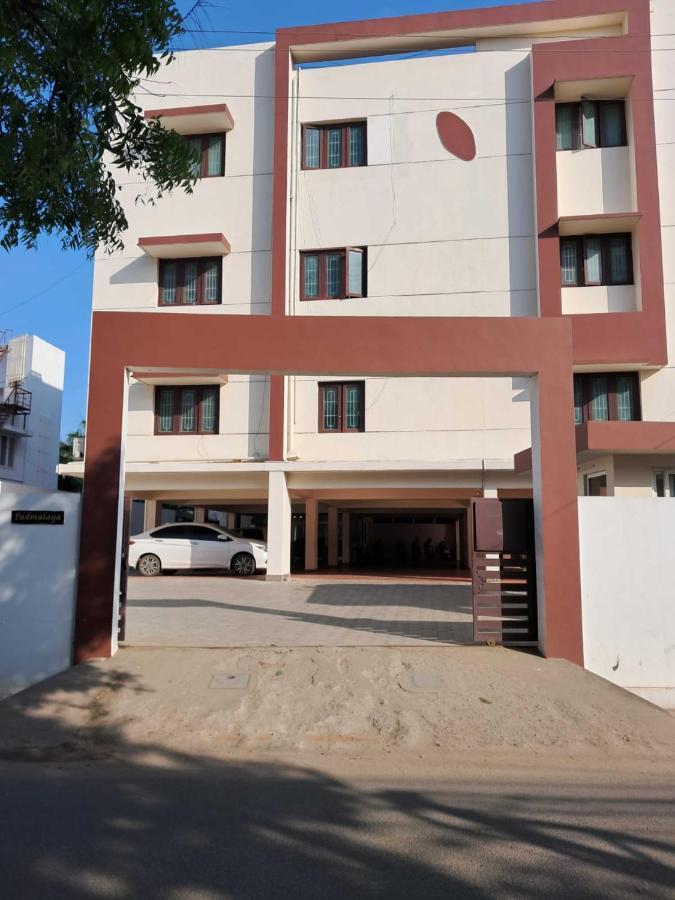 Mayfair Service Apartments Коимбаторе Екстериор снимка