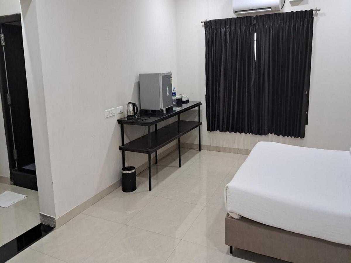 Mayfair Service Apartments Коимбаторе Екстериор снимка