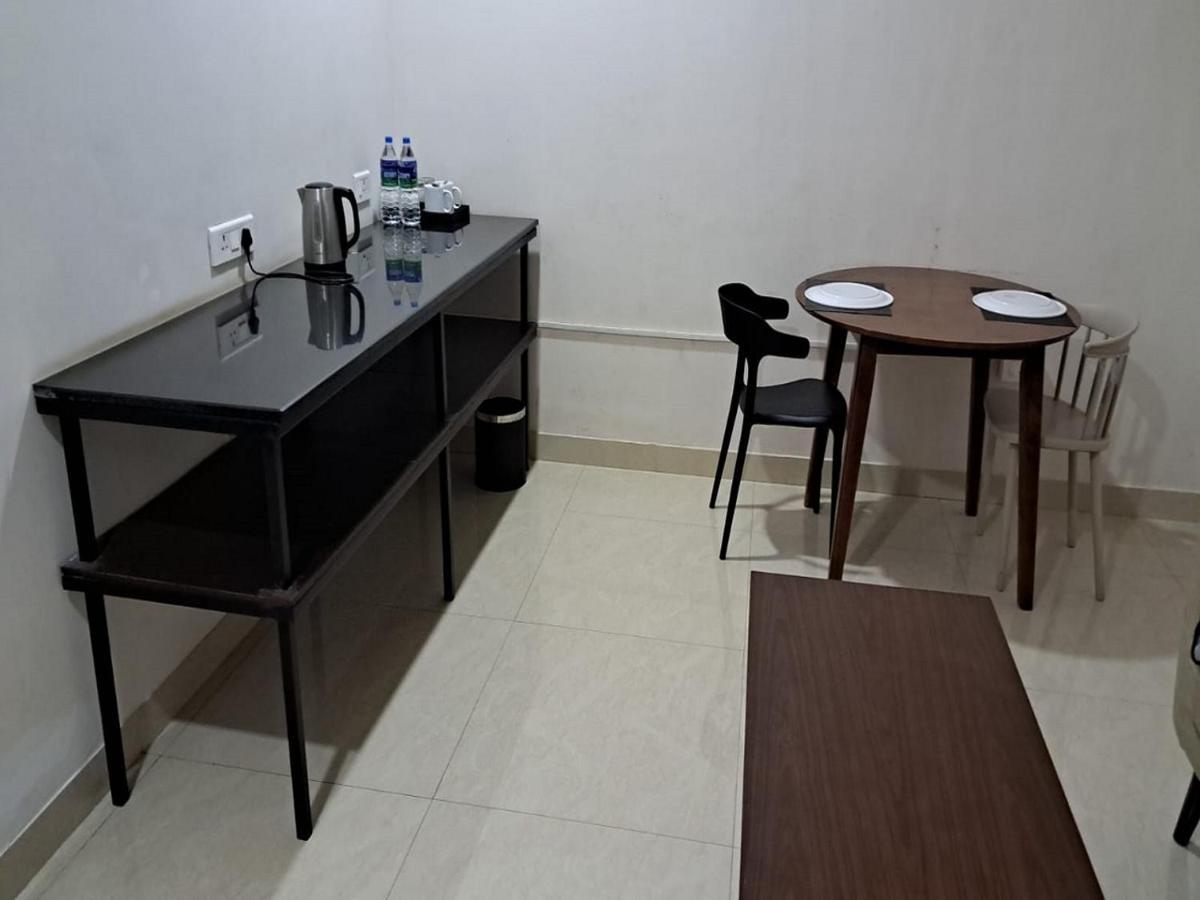 Mayfair Service Apartments Коимбаторе Екстериор снимка
